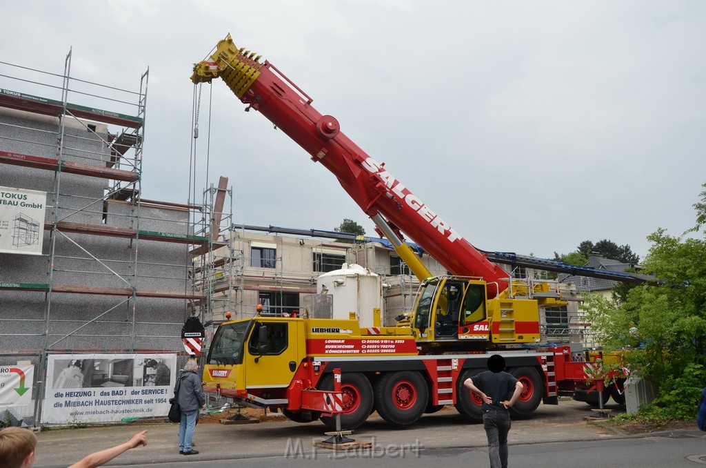 Autokran umgestuerzt Bensberg Frankenforst Kiebitzweg P078.JPG - Miklos Laubert